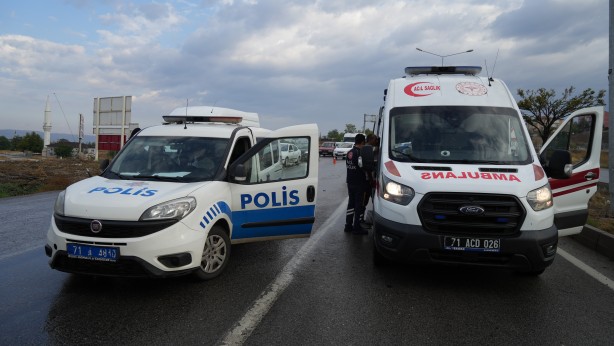 Foto - Kırıkkale'de işçi servisi ile otomobil çarpıştı: 11 yaralı