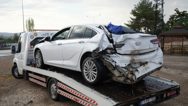 Foto - Kırıkkale'de işçi servisi ile otomobil çarpıştı: 11 yaralı