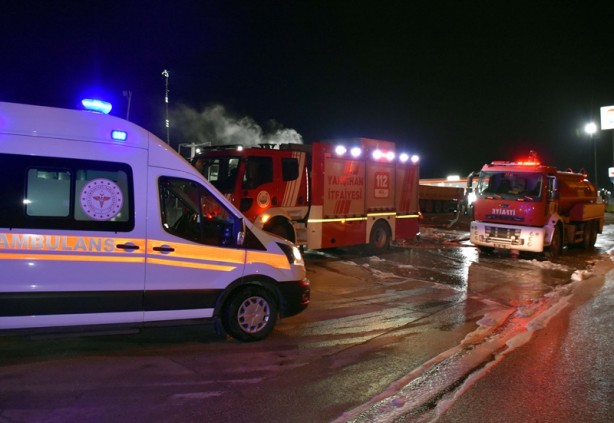 Foto - Kırıkkale'de park halindeki 3 tır cayır cayır yandı