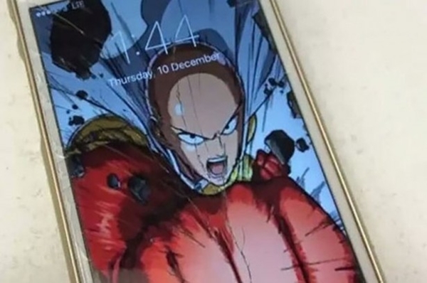 Kırılan ekranlarına böyle çözüm buldular!