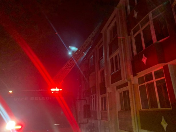 Foto - Kırklareli'de korkutan yangın: Binalar alevlere teslim oldu, mahalleli sokağa döküldü