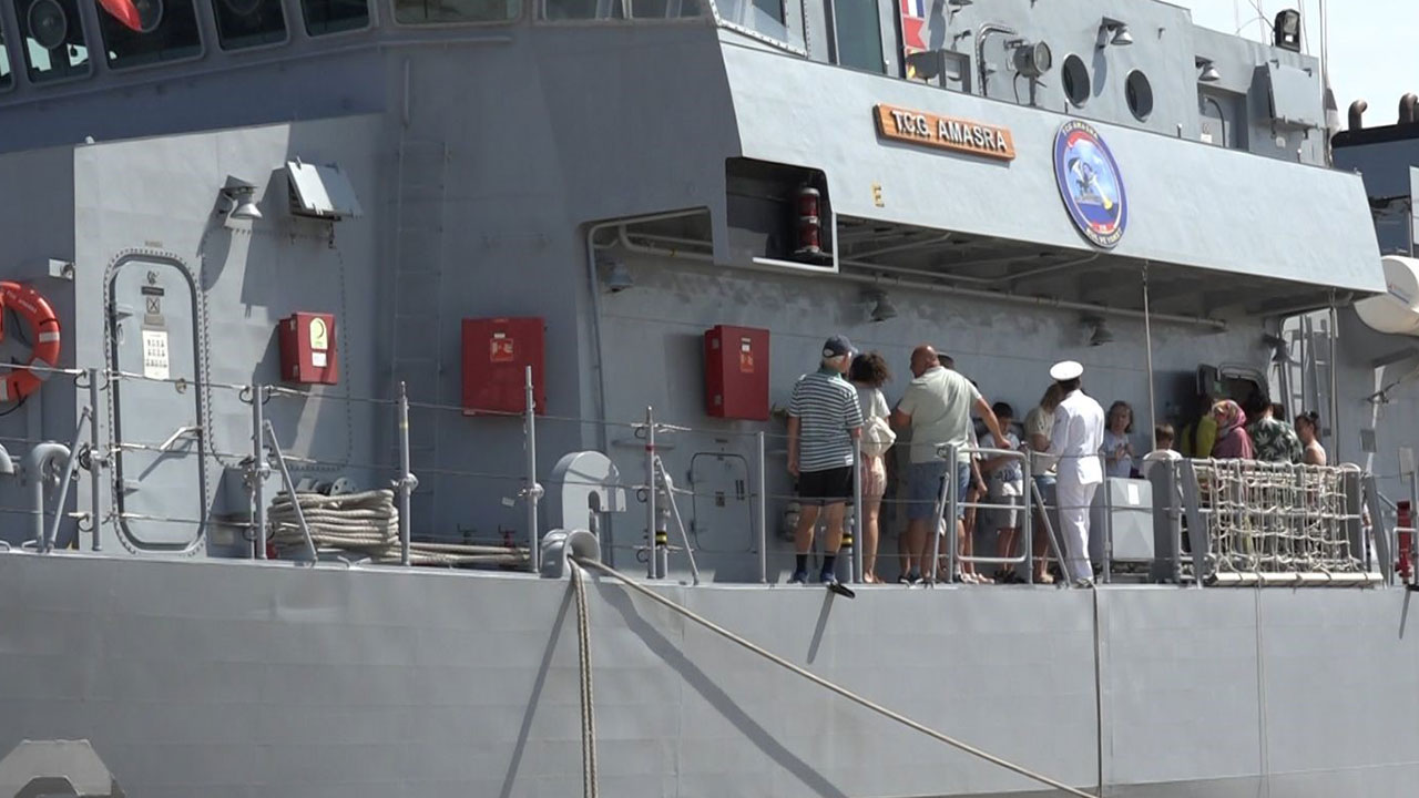 Foto - Kırklareli'ne demirleyen TCG Amasra gemisi şaşkına uğrattı