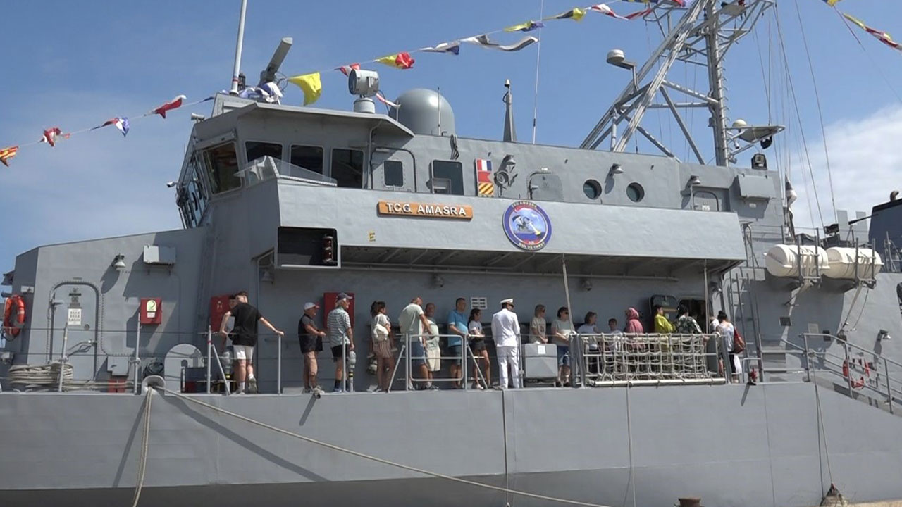 Foto - Kırklareli'ne demirleyen TCG Amasra gemisi şaşkına uğrattı