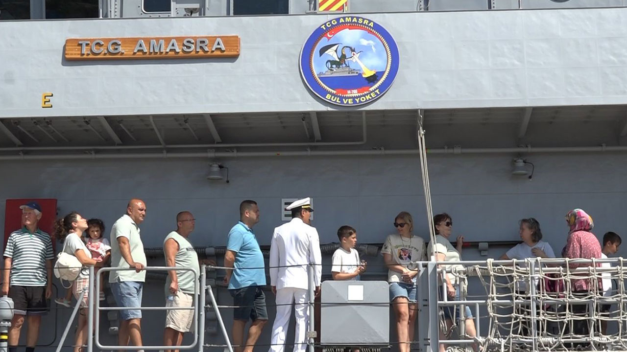 Foto - Kırklareli'ne demirleyen TCG Amasra gemisi şaşkına uğrattı