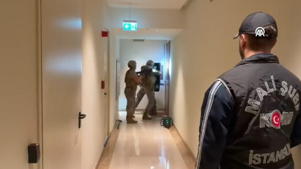 Foto - Kırmızı bültenle aranıyordu! O şüpheli İstanbul'da yakalandı
