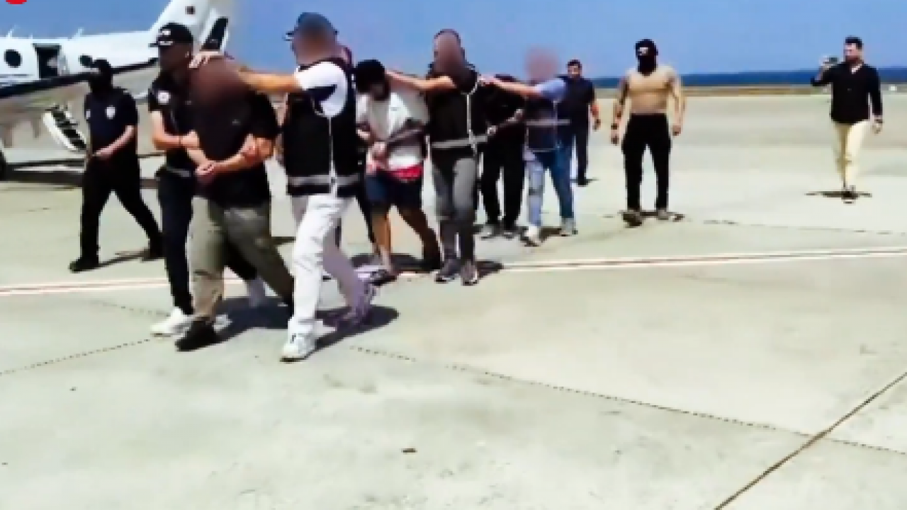 Foto - Kırmızı bültenle aranıyorlardı! Türkiye'ye böyle getirildiler