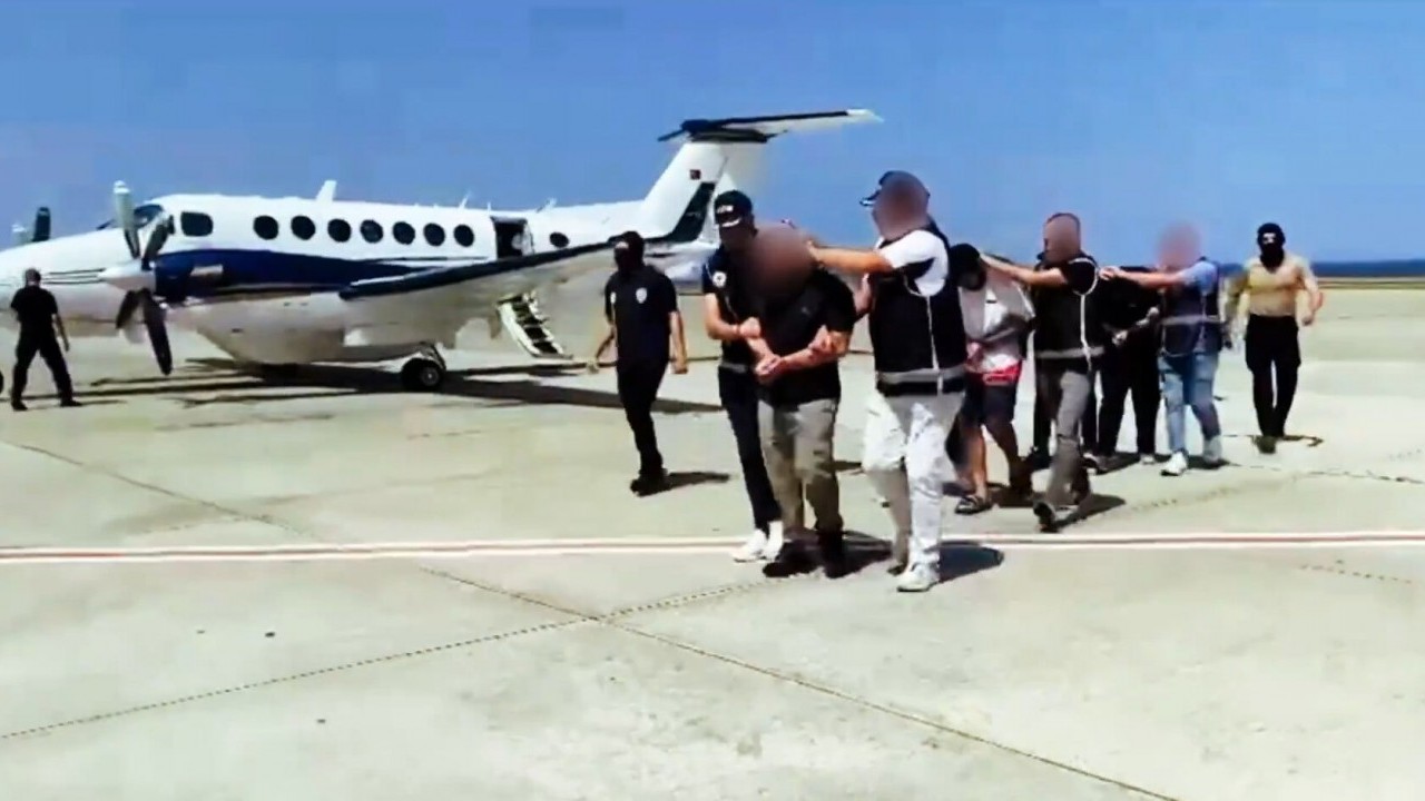 Foto - Kırmızı bültenle aranıyorlardı! Türkiye'ye böyle getirildiler