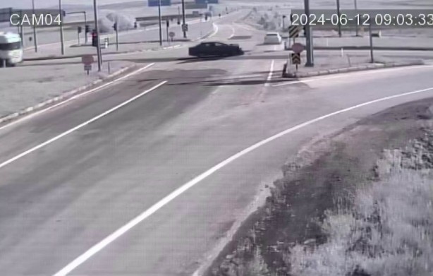 Foto - Kırmızı ışık ihlali kazaya sebep oldu: 3 yaralı