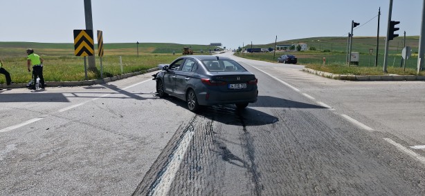 Kırmızı ışık ihlali kazaya sebep oldu: 3 yaralı
