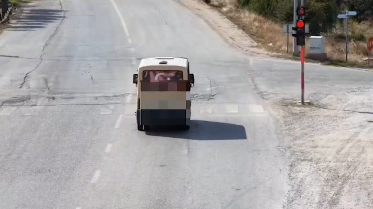 Foto - Kırmızı ışıkta geçip polisten kaçmaya çalıştı: Havadan dronla tespit edilen sürücüye dev ceza!