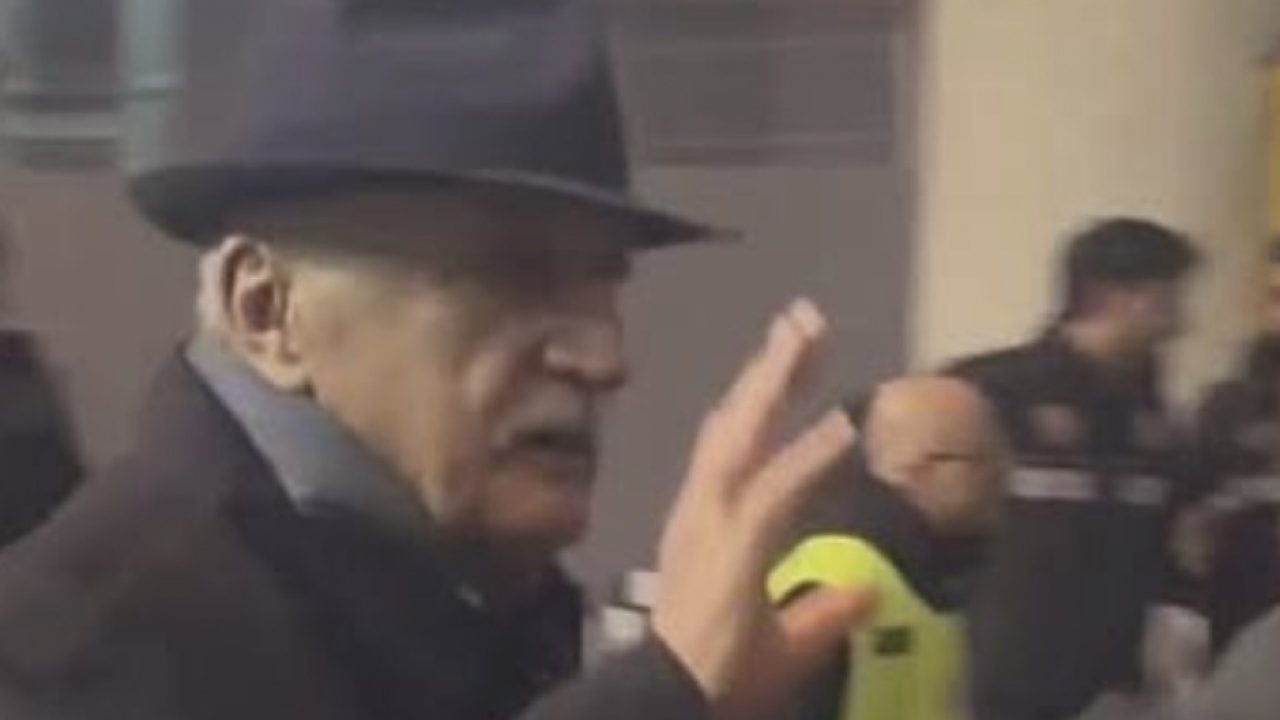 Foto - Kırmızı kartı yedi 'Ağır abisi'yle birlikte maçını izledi!