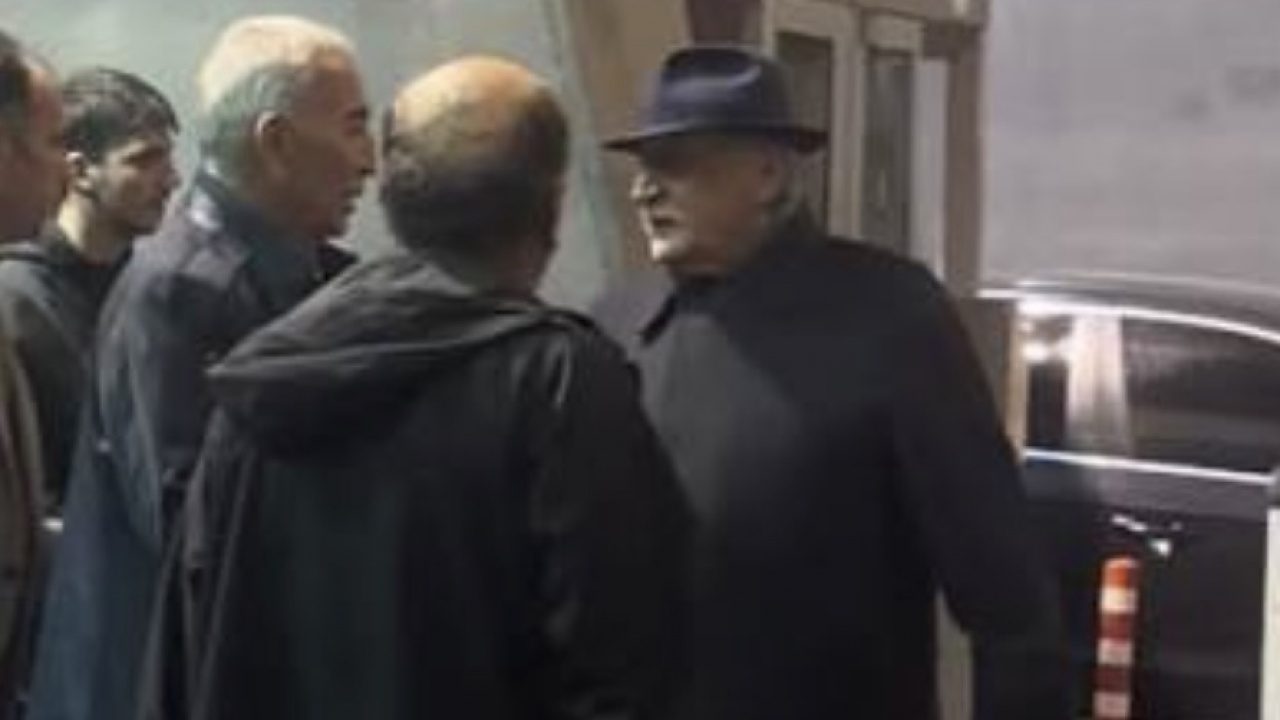 Foto - Kırmızı kartı yedi 'Ağır abisi'yle birlikte maçını izledi!
