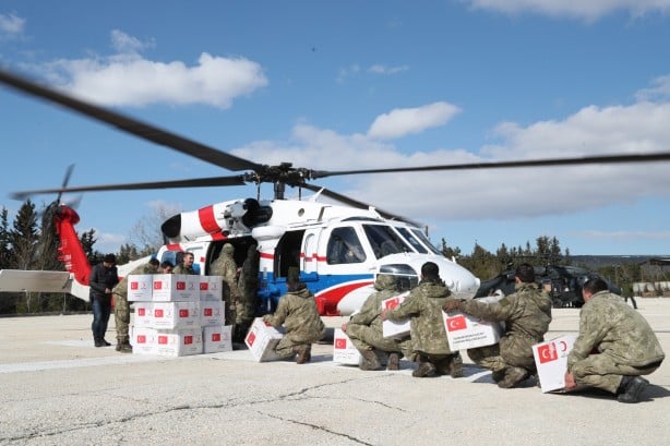 Foto - Kırsal kesimlere helikopterlerle yardım ulaştırılıyor