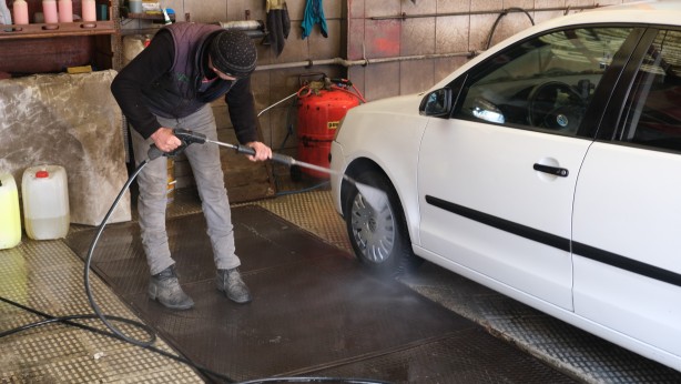 Foto - Kış aylarında zor şartlara rağmen mesleklerini sürdürmeye çalışıyorlar