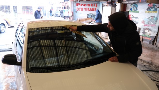 Foto - Kış aylarında zor şartlara rağmen mesleklerini sürdürmeye çalışıyorlar