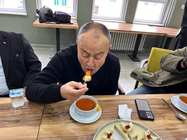 Foto - Kış aylarının vazgeçilmezi! Bu çorba şifa deposu! İçilmiyor yutuluyor!