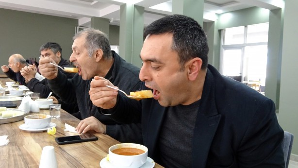 Foto - Kış aylarının vazgeçilmezi! Bu çorba şifa deposu! İçilmiyor yutuluyor!