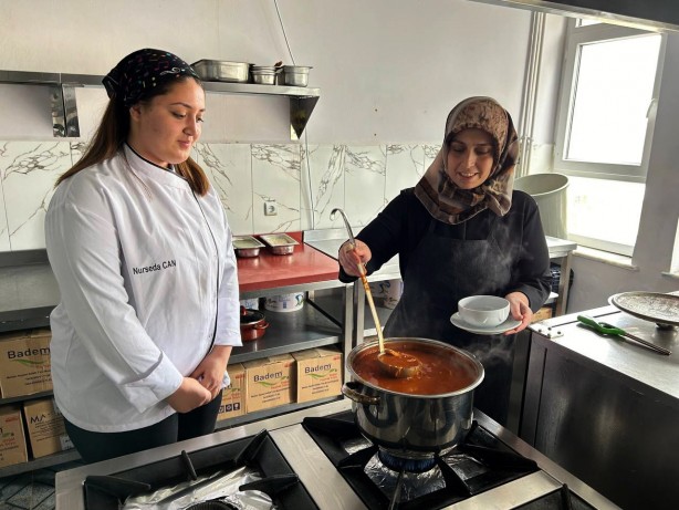 Foto - Kış aylarının vazgeçilmezi! Bu çorba şifa deposu! İçilmiyor yutuluyor!