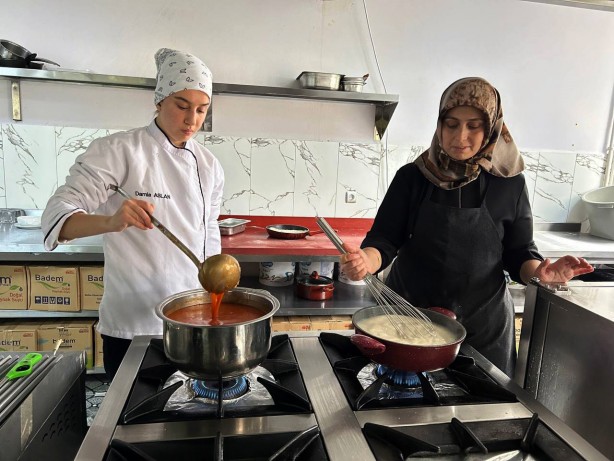 Kış aylarının vazgeçilmezi! Bu çorba şifa deposu! İçilmiyor yutuluyor!