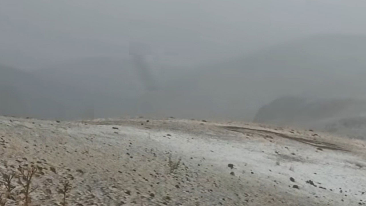 Foto - Kış erken geldi! Başkale’ye mevsimin ilk karı düştü