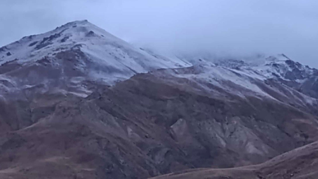 Foto - Kış erken geldi! Başkale’ye mevsimin ilk karı düştü