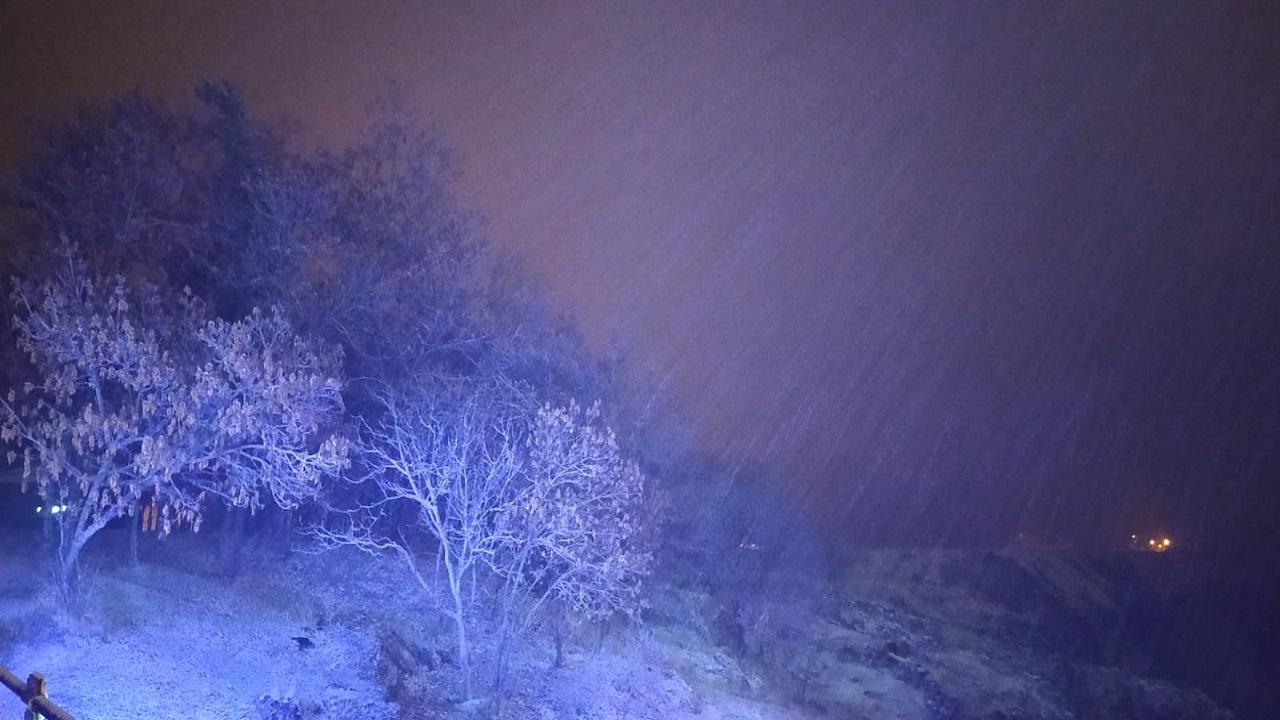 Foto - Kış güzelliği! Muradiye Şelalesi beyaz gelinliğini giydi