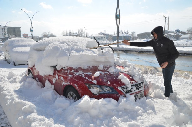 Foto - Kış o bölgelerde kendisini fazlasıyla hissettiriyor! 393 yerleşim birimine ulaşım sağlanamıyor!