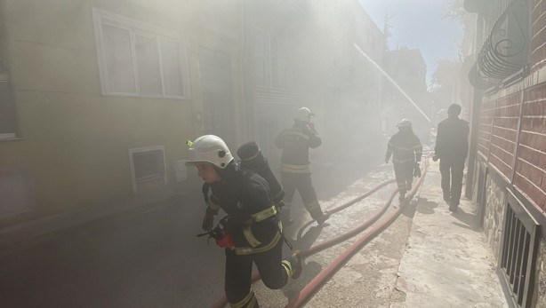 Foto - Kısa sürede tüm binayı sardı! Korku dolu anlar
