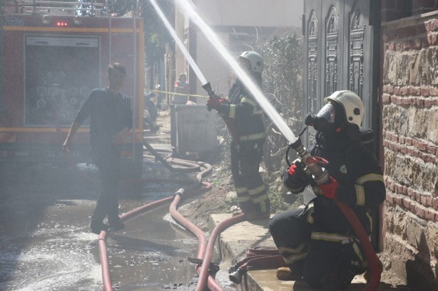 Foto - Kısa sürede tüm binayı sardı! Korku dolu anlar