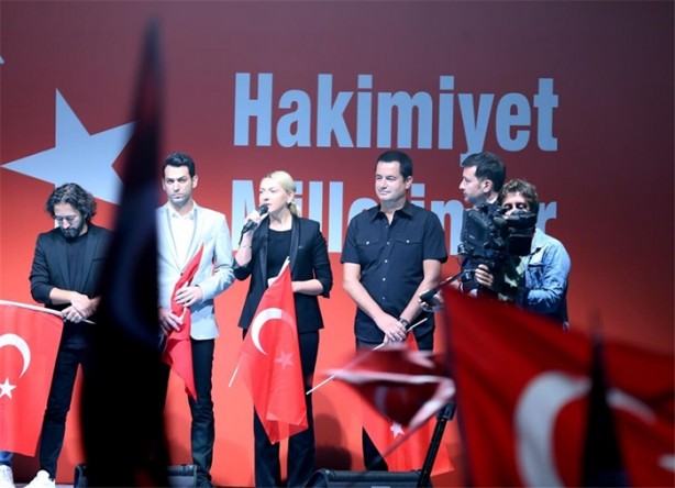 Foto - Kısıklı'daki demokrasi nöbetine ünlülerden destek