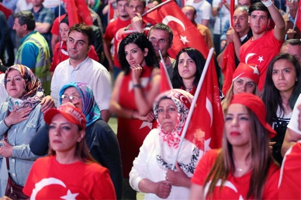 Kısıklı'daki demokrasi nöbetine ünlülerden destek