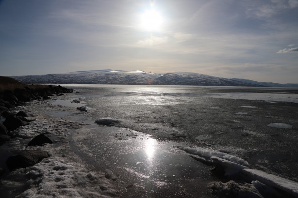 Foto - Kışın atlı kızak gezintisi yapılan Çıldır Gölü’nde buzlar eriyor! O anlar dronla görüntülendi!