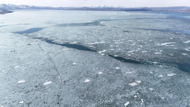 Foto - Kışın atlı kızak gezintisi yapılan Çıldır Gölü’nde buzlar eriyor! O anlar dronla görüntülendi!