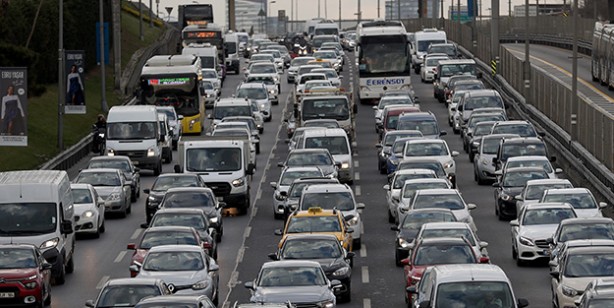 Kısmi kapanmaya saatler kala İstanbul'da trafik yoğun