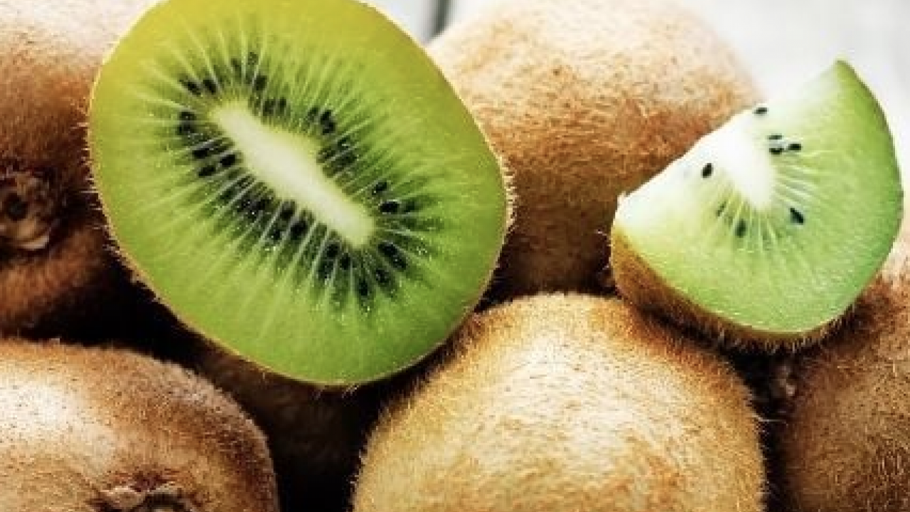 Kivi deyip geçmeyin! Maske yaparak uygulanabilir: Lekeleri siliyor, Hücreleri onarıyor