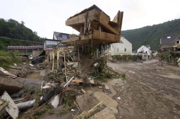 Foto - Kıyamet gibi! Avrupa'da görülmemiş felaket...