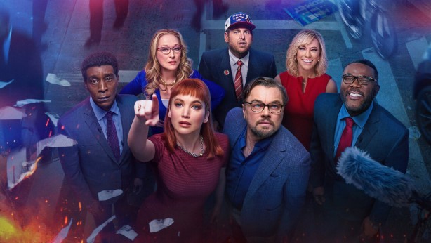 Foto - 'Kıyamet kapıda' dedi, binlerce insan evini bastı! Sırtındaki kara delik bakın neyi simgeliyormuş