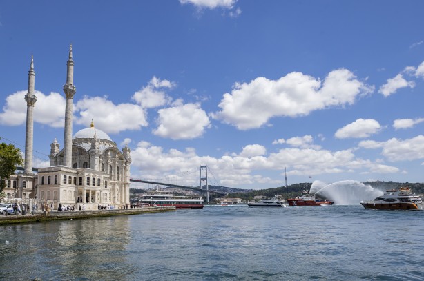 Kıyı Emniyeti, şehit ve gaziler anısına saygı seyri yaptı