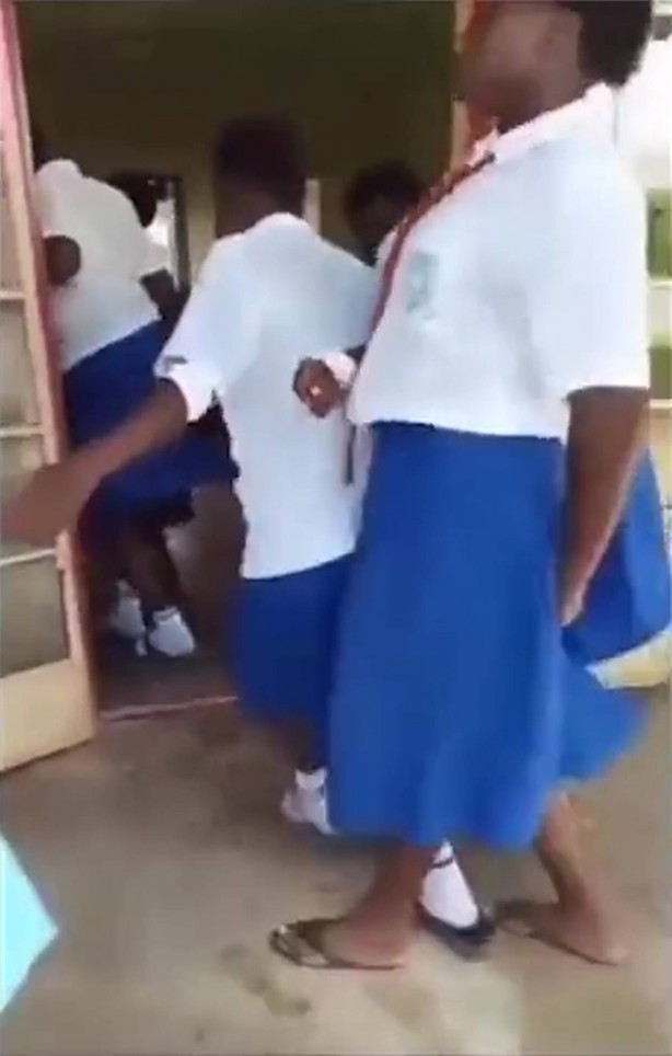 Foto - Kız lisesinde 95 öğrenci bir anda felç oldu! Sebebi herkesi şok etti