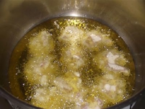 Kızgın yağa su damlayınca neden sıçrar?