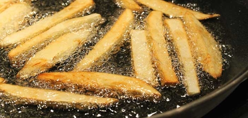 Foto - Kızgın yağa su damlayınca neden sıçrar?