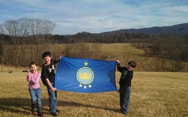 Foto - Kızı için krallık kurdu