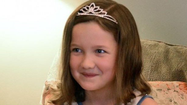 Foto - Kızı için krallık kurdu