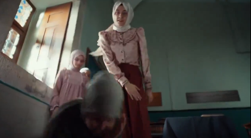 Kızıl Goncalar dizisinde başörtülü kadın skandalı! Fox Tv Müslümanları çileden çıkardı