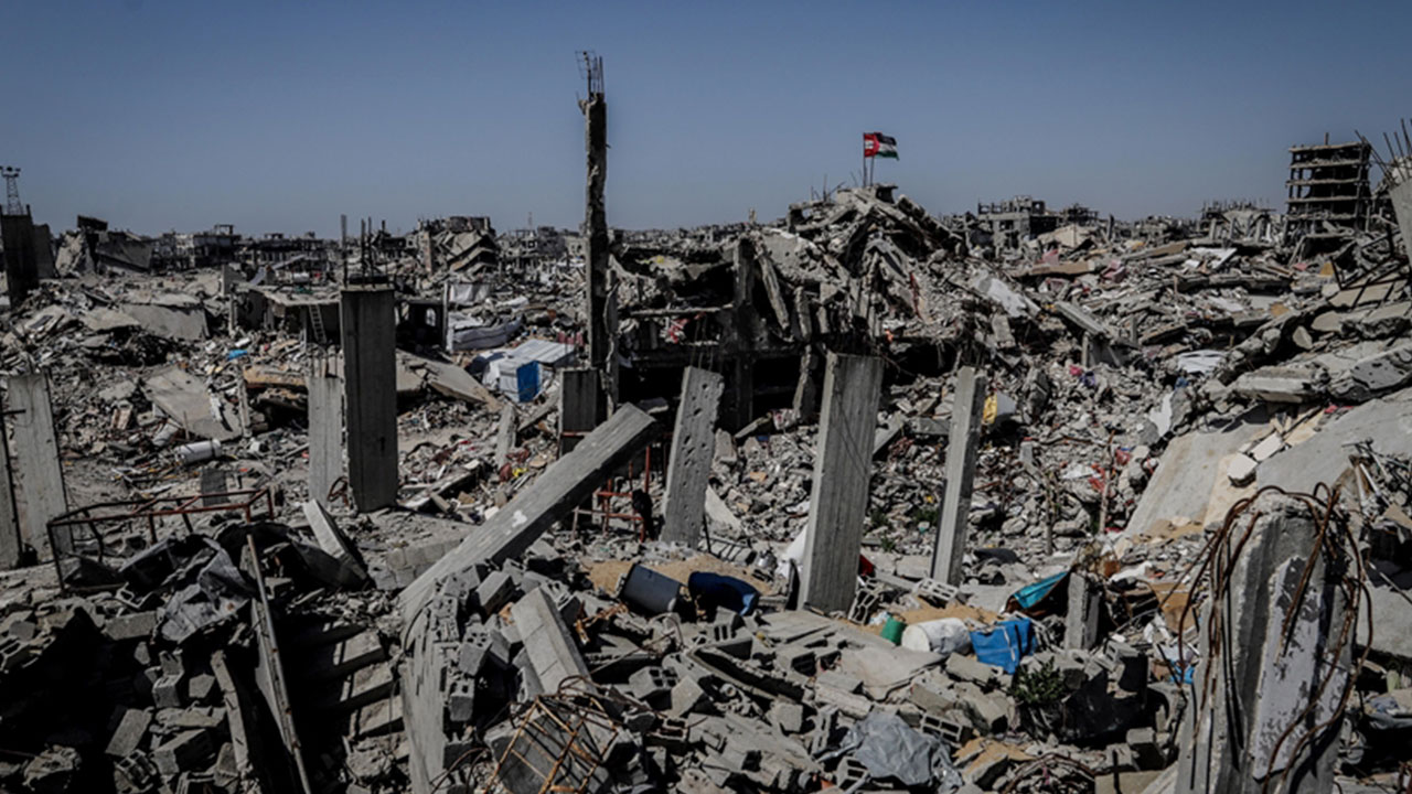 Foto - Kızıl Goncalar oyuncusundan tepki: Herkes hiçbir şey yokmuş gibi hayatına devam ediyor