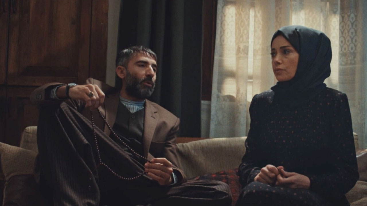 Kızıl Goncalar oyuncusundan tepki: Herkes hiçbir şey yokmuş gibi hayatına devam ediyor