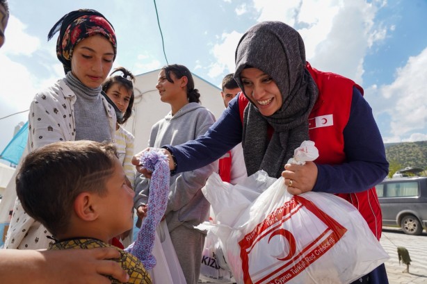 Foto - Kızılay Bayramda ve 23 Nisan’da depremzede çocukları sevindirecek