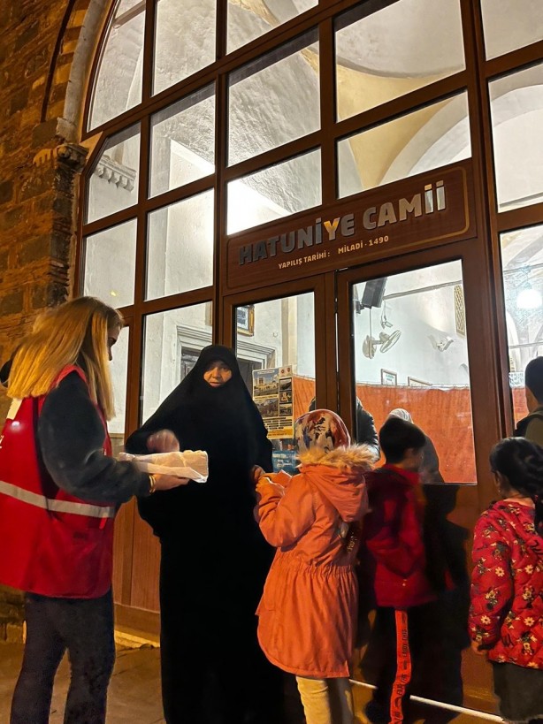 Foto - Kızılay'dan kandil gecesi 2 bin kişilik çorba