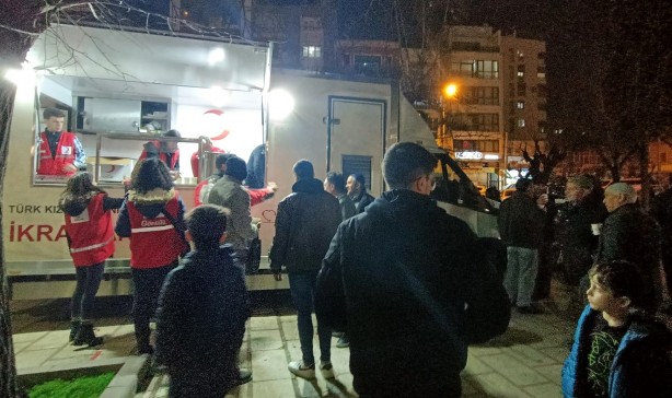 Foto - Kızılay'dan kandil gecesi 2 bin kişilik çorba