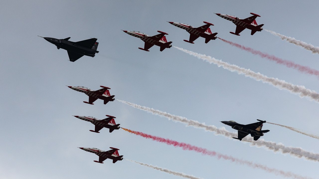 Foto - Kızılelma, 5. nesil savaş uçakları düşürebilecek mi? Selçuk Bayraktar cevap verdi, salon yıkıldı